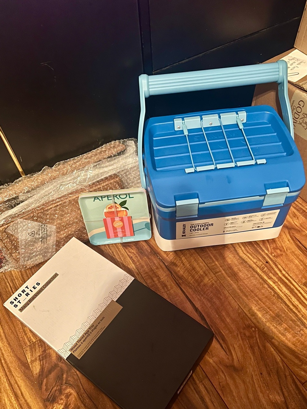 Stanley 7 QT Cooler Gift Bundle NWT